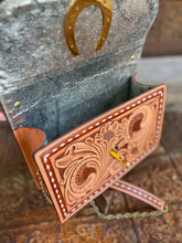 Load image into Gallery viewer, Top Hand Horseshoe Tan Large