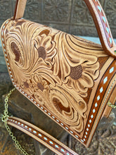 Load image into Gallery viewer, Top Hand Horseshoe Tan Large