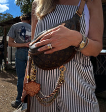 Load image into Gallery viewer, Leather Purse Chain
